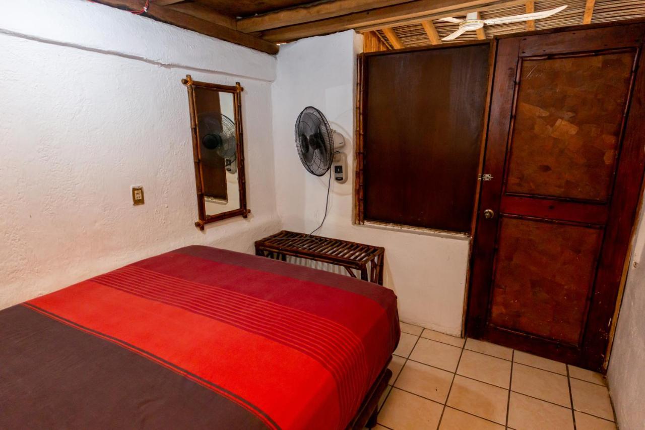 Casa Mexica Bungalows Zihuatanejo Exterior photo